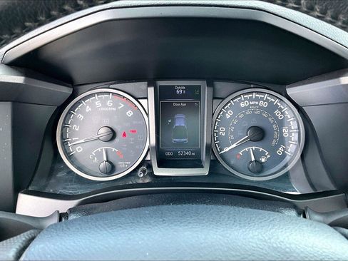 Used 2019 Toyota Tacoma TRD Off-Road image 19