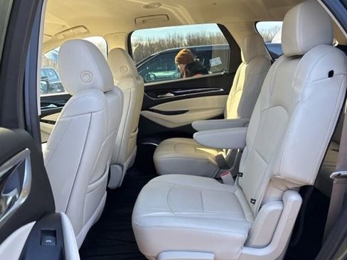 Used 2023 Buick Enclave Essence image 12