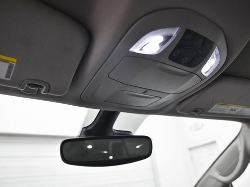 Used 2023 Chrysler Pacifica Touring-L image 19