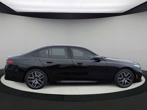 Used 2025 BMW i5 M60 w/ Premium Package image 9