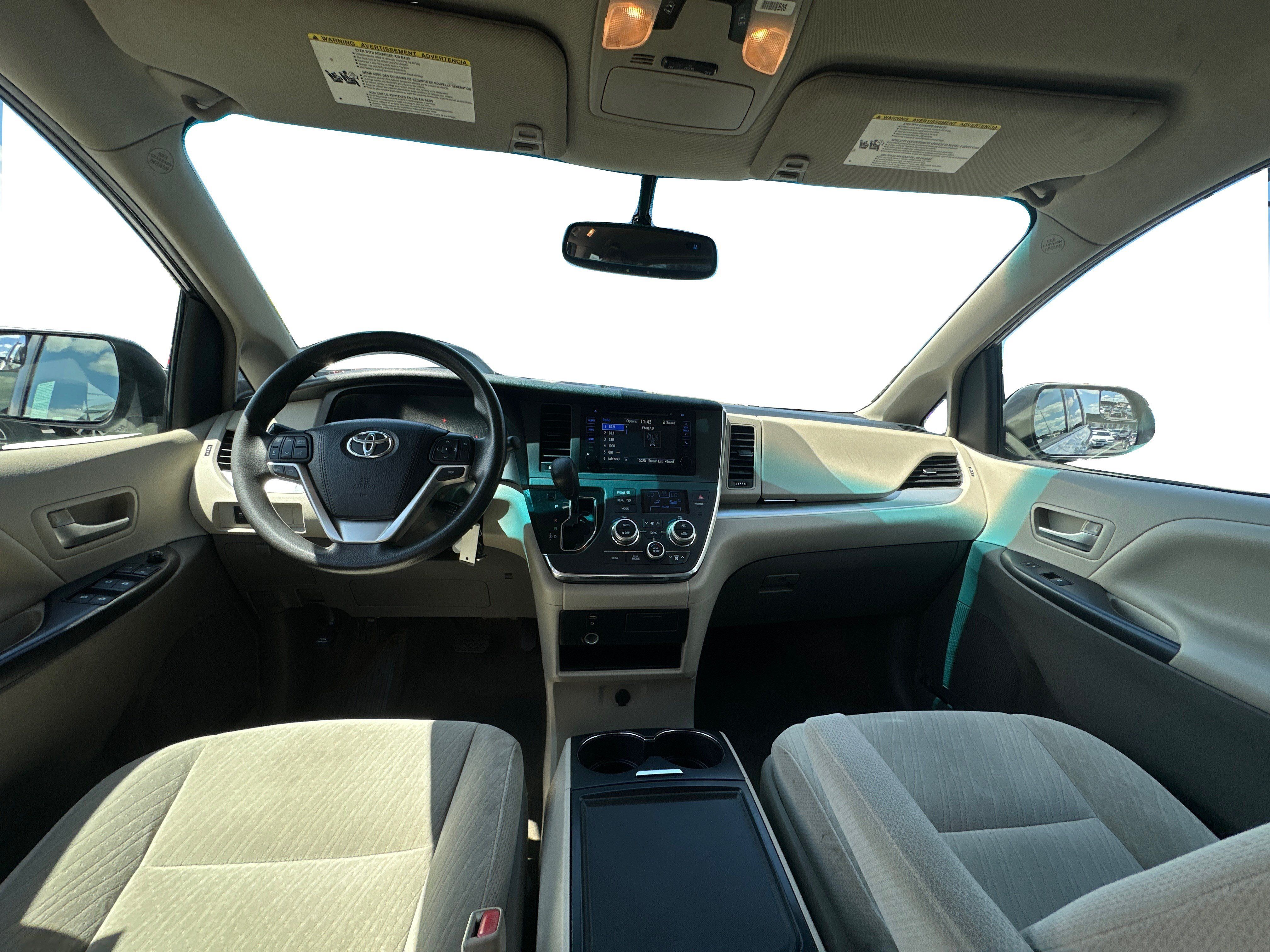 Used 2017 Toyota Sienna LE FWD image 12