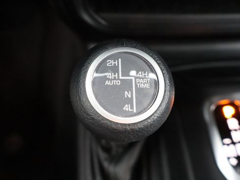 Used 2025 Jeep Wrangler Unlimited Sahara w/ Safety Group AWD/4WD image 25
