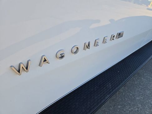 Used 2024 Jeep Wagoneer Series II w/ Flexible Seating Group AWD/4WD image 16