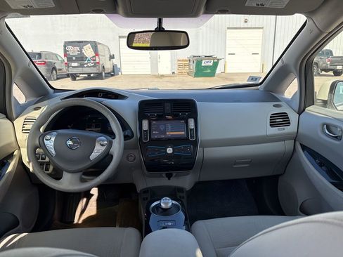 Used 2011 Nissan Leaf SL FWD image 26