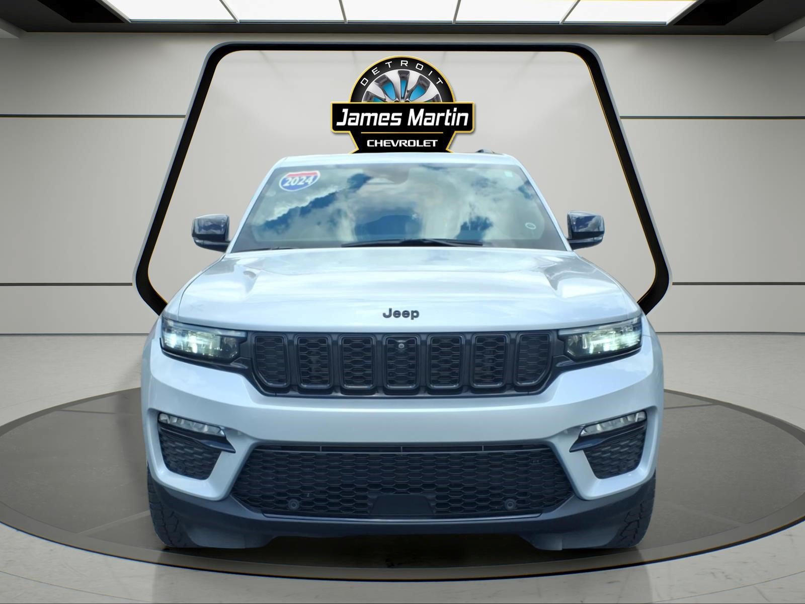 Used 2024 Jeep Grand Cherokee Limited w/ Luxury Tech Group II AWD/4WD image 2