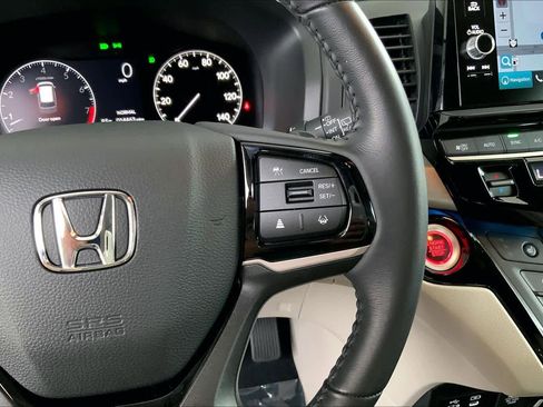 Used 2025 Honda Odyssey Touring image 25
