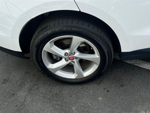 Used 2019 Jaguar F-PACE image 12