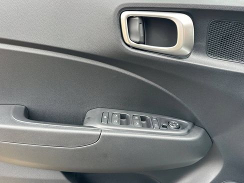 Used 2026 Hyundai Venue SE FWD image 10