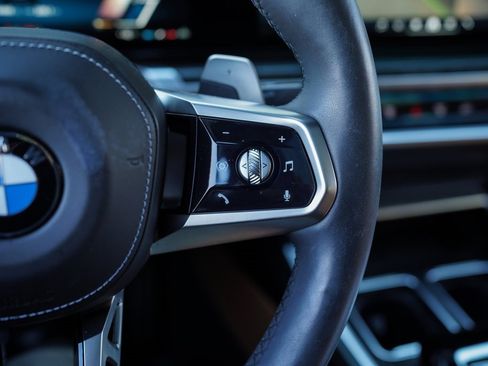 Used 2023 BMW 740i w/ Parking Assistance Package image 29