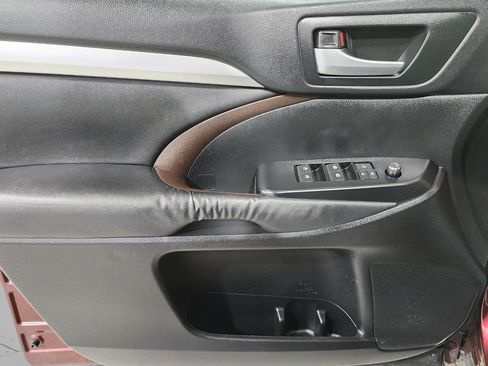 Used 2015 Toyota Highlander XLE image 12