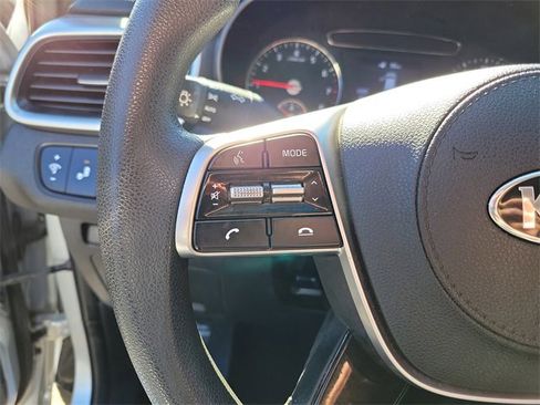 Used 2020 Kia Sorento LX image 15