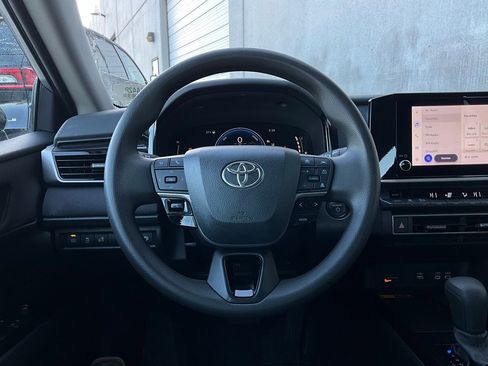 Used 2025 Toyota Camry LE image 31