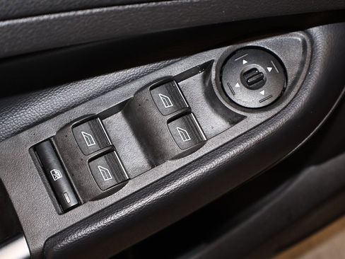 Certified 2019 Ford Escape SE image 12