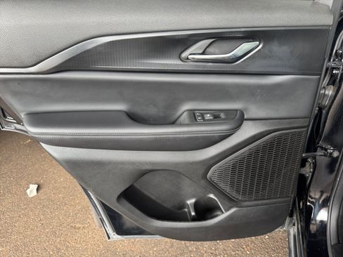Used 2024 Jeep Grand Cherokee Laredo X RWD image 26