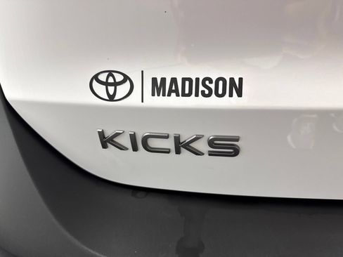 Used 2025 Nissan Kicks SV FWD image 37