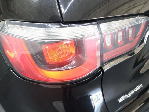 Used 2018 Jeep Compass Latitude w/ Popular Equipment Group image 30