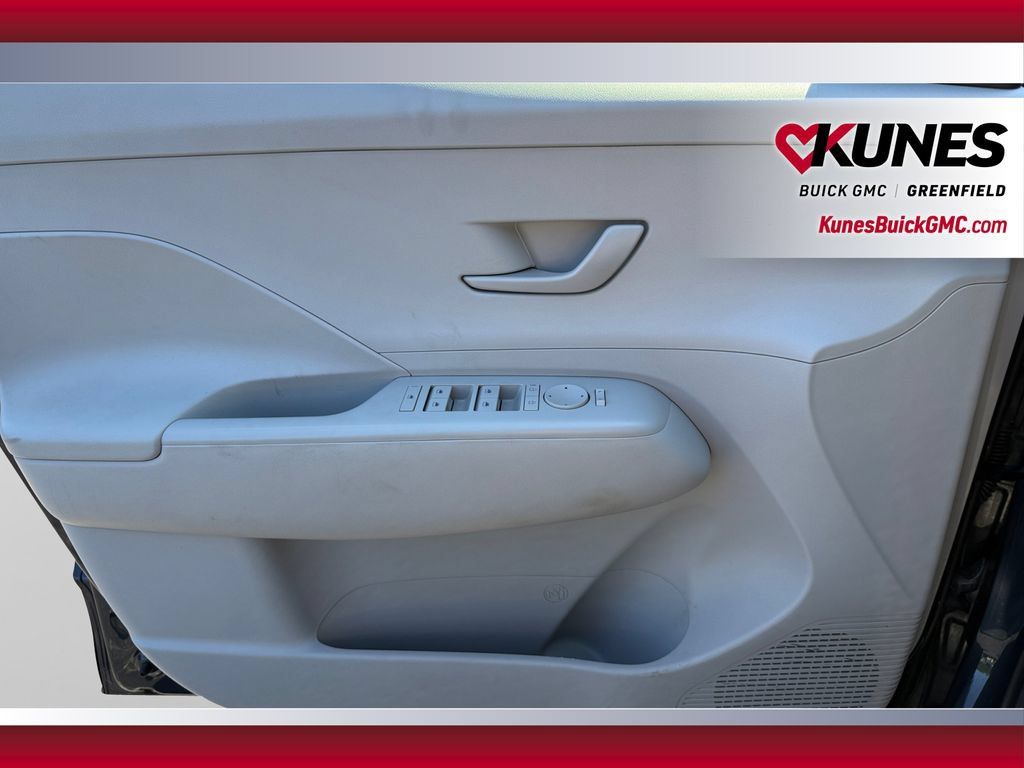 Used 2025 Hyundai Kona SEL AWD/4WD image 15