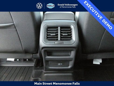 Certified 2025 Volkswagen Taos SE image 39