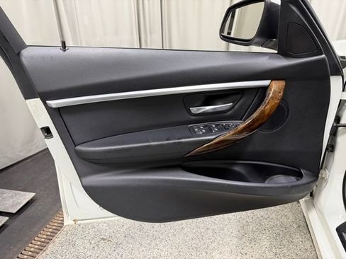Used 2016 BMW 328i xDrive Sedan AWD/4WD image 18