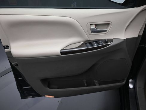 Certified 2017 Toyota Sienna XLE w/ XLE Navigation Package FWD image 11