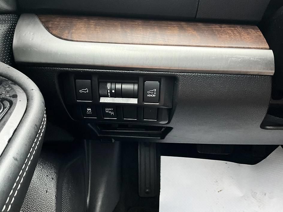 Used 2017 Subaru Outback 2.5i Limited AWD/4WD image 17