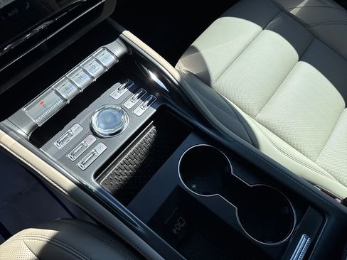 Used 2025 Lincoln Nautilus Premier w/ Jet Appearance Package image 26