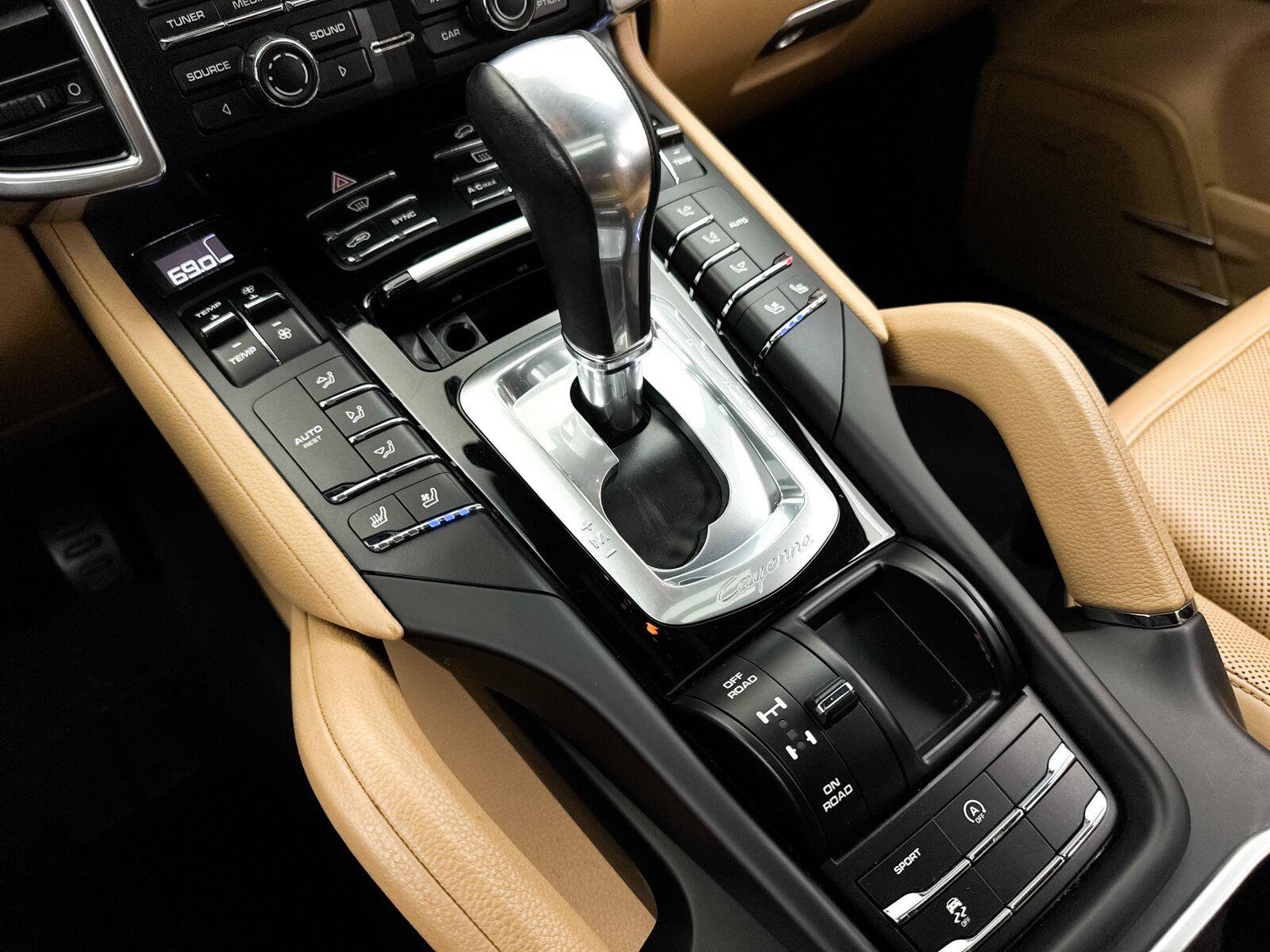 Used 2016 Porsche Cayenne AWD/4WD image 21