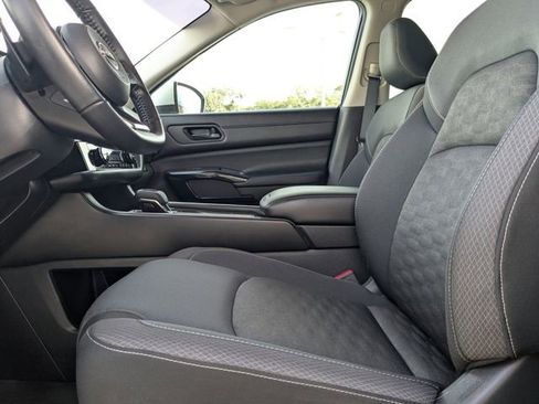 Used 2024 Nissan Pathfinder SV image 27