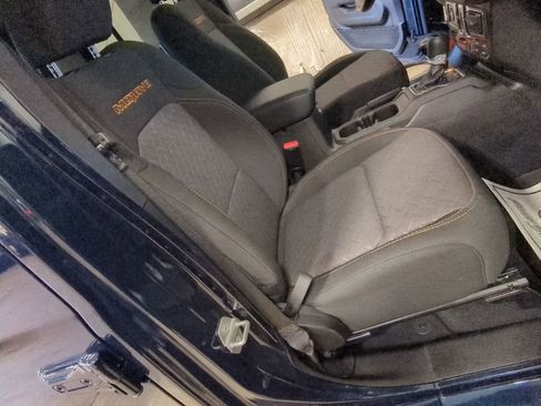 Used 2025 Jeep Gladiator Mojave w/ Convenience Group image 23