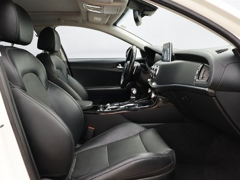 Used 2019 Kia Stinger Premium RWD image 21