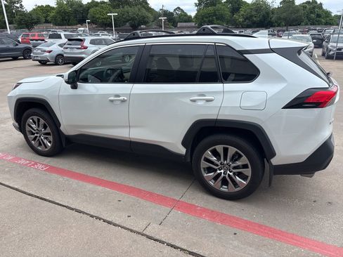 Used 2023 Toyota RAV4 XLE Premium FWD image 5