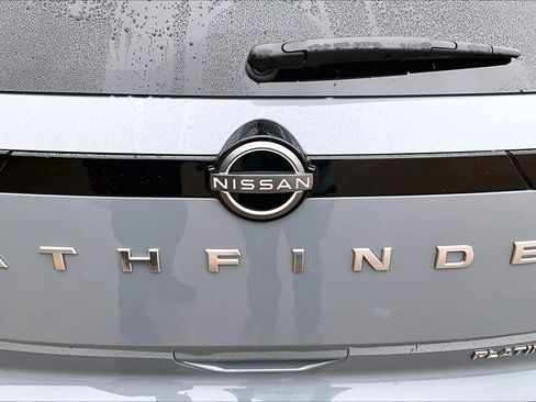 Used 2023 Nissan Pathfinder Platinum w/ Cargo Package image 29