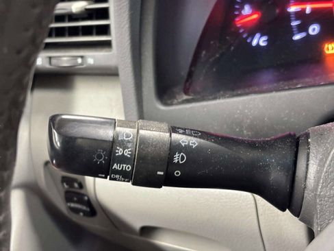 Used 2011 Toyota Camry XLE w/ SE/XLE Extra-Value Pkg FWD image 31