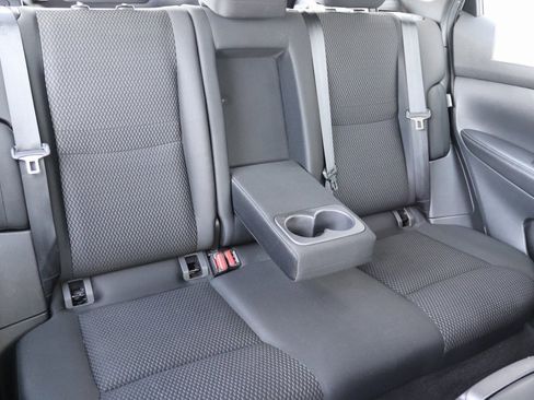 Used 2021 Nissan Rogue Sport S image 9