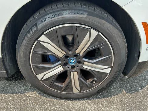 Used 2023 BMW iX xDrive50 w/ Premium Package AWD/4WD image 6