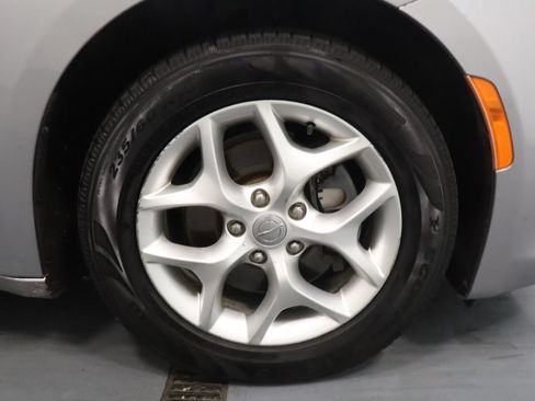 Used 2020 Chrysler Pacifica Limited FWD image 29