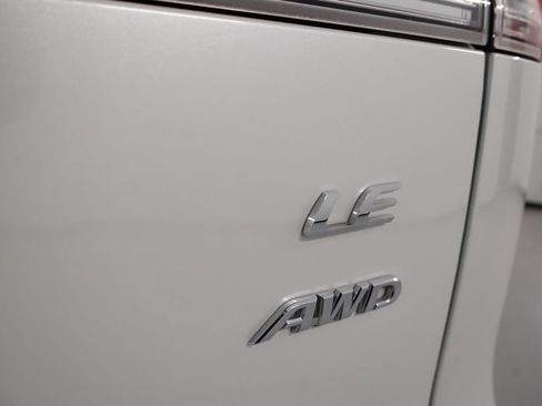 Used 2024 Toyota Corolla Cross LE AWD/4WD image 11