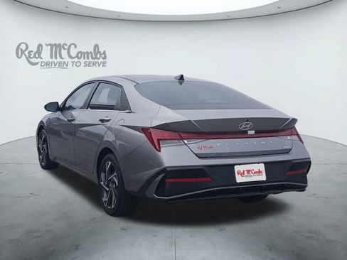 New 2025 Hyundai Elantra Limited FWD image 3