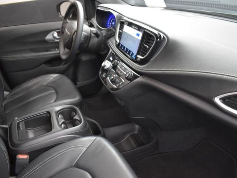 Used 2022 Chrysler Pacifica Touring-L w/ S Appearance Package image 25