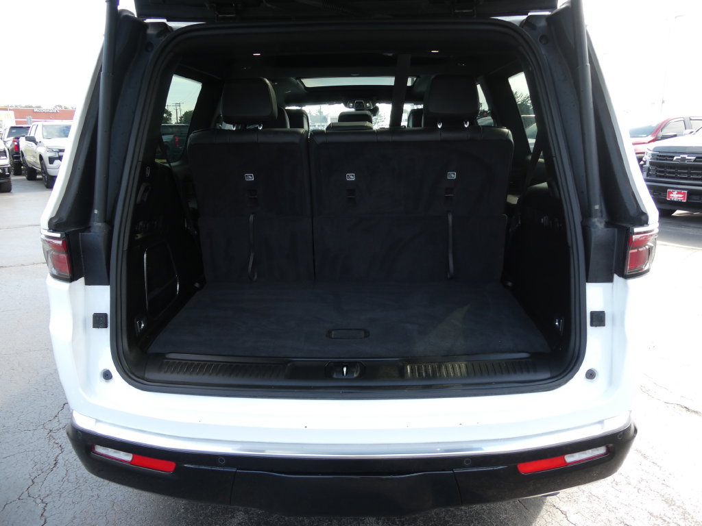 Used 2023 Jeep Wagoneer 4WD w/ Premium Group I image 17