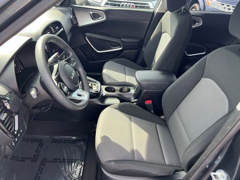 Used 2023 Kia Soul S FWD image 12