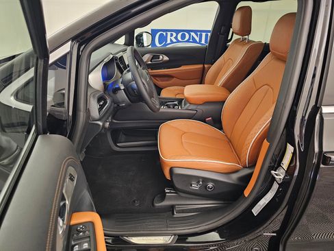 New 2026 Chrysler Pacifica Pinnacle AWD/4WD image 12