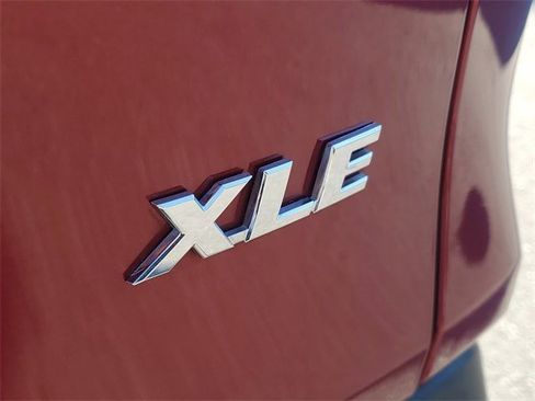 Used 2021 Toyota RAV4 XLE image 7