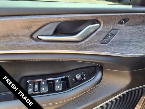 Used 2022 Jeep Grand Cherokee Overland w/ Luxury Tech Group IV image 23