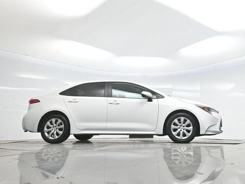 Used 2025 Toyota Corolla LE FWD image 63