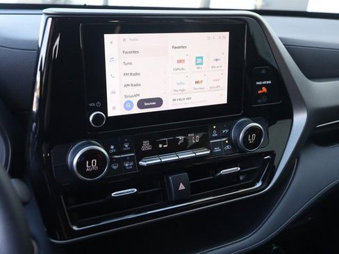 Used 2023 Toyota Highlander L image 15