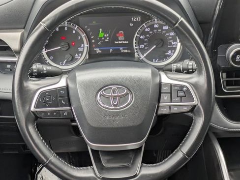 Used 2023 Toyota Highlander LE image 13