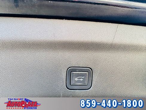 Used 2022 Chevrolet Suburban LT w/ Luxury Package image 51