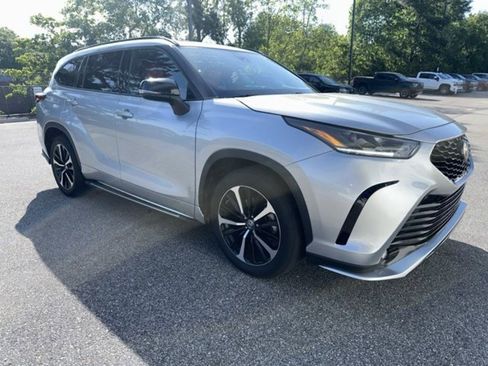 Used 2021 Toyota Highlander XSE FWD image 7