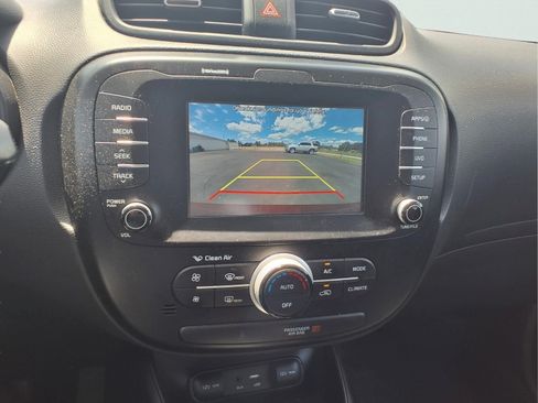 Used 2019 Kia Soul + FWD image 16